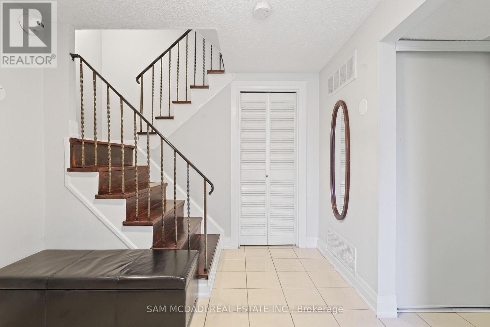 Row / Townhouse for Sale in 45 - 3175 KIRWIN AVENUE|Mississauga (Cooksville), Ontario L5A3M4 4