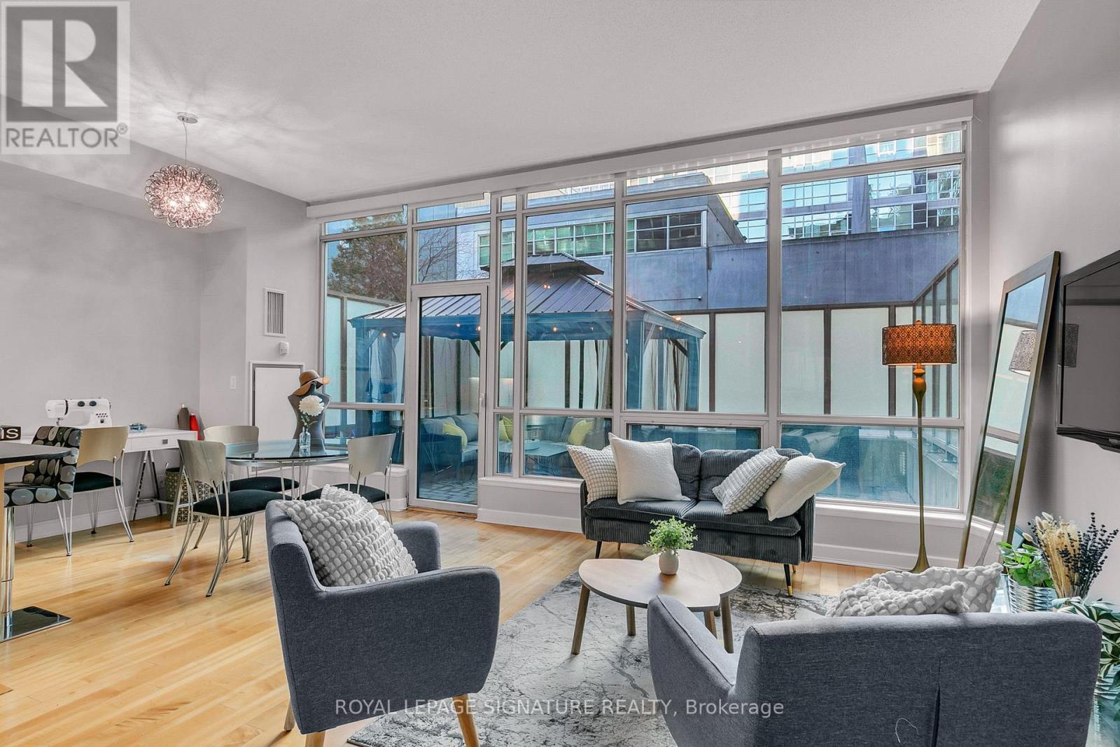 G25 - 350 WELLINGTON STREET W
