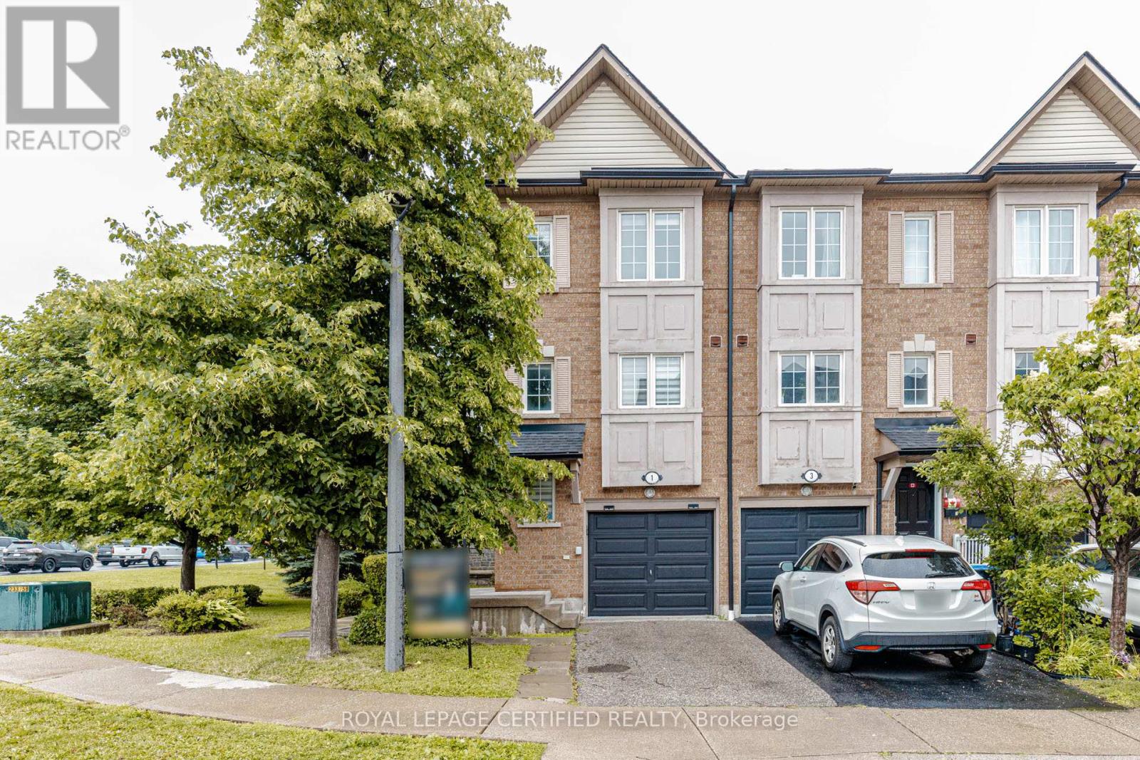 Row / Townhouse for Sale in 1 - 1128 DUNDAS STREET W|Mississauga (Erindale), Ontario L5C1E1