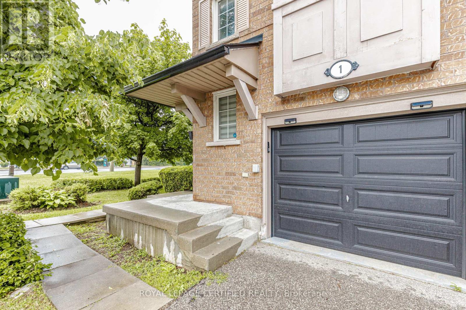 Row / Townhouse for Sale in 1 - 1128 DUNDAS STREET W|Mississauga (Erindale), Ontario L5C1E1 4