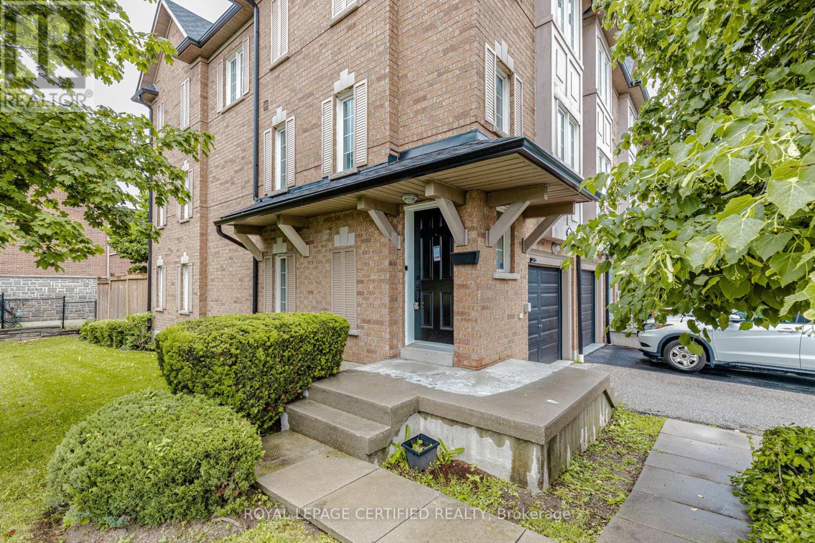 Row / Townhouse for Sale in 1 - 1128 DUNDAS STREET W|Mississauga (Erindale), Ontario L5C1E1 5