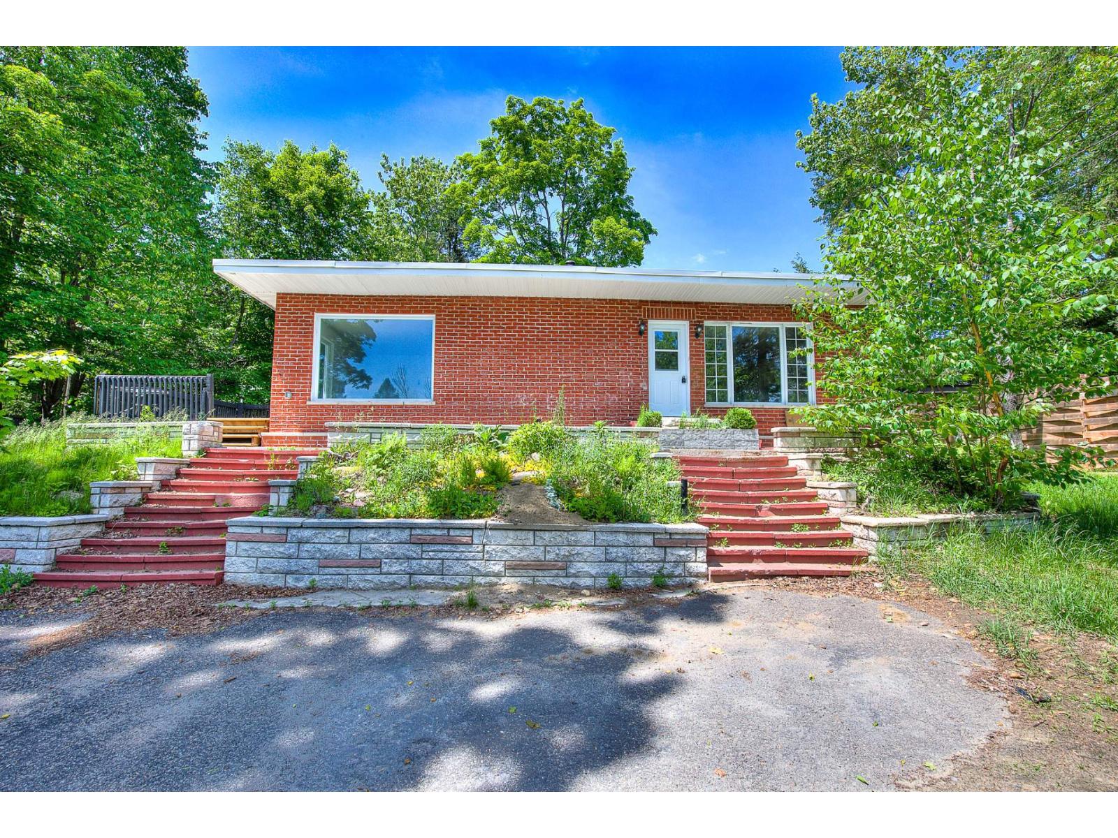 24 58e Avenue, Saint-Hippolyte, Quebec J8A1N8