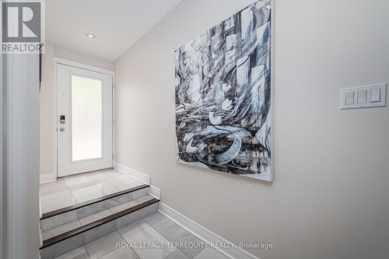 Row / Townhouse for Sale in 69 LOBO MEWS|Toronto (Islington-City Centre West), Ontario M8Z0B2 3