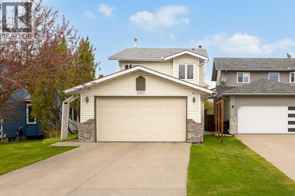 House for Sale in 260 Riverside Mews SE|Calgary, Alberta T2C3Y8