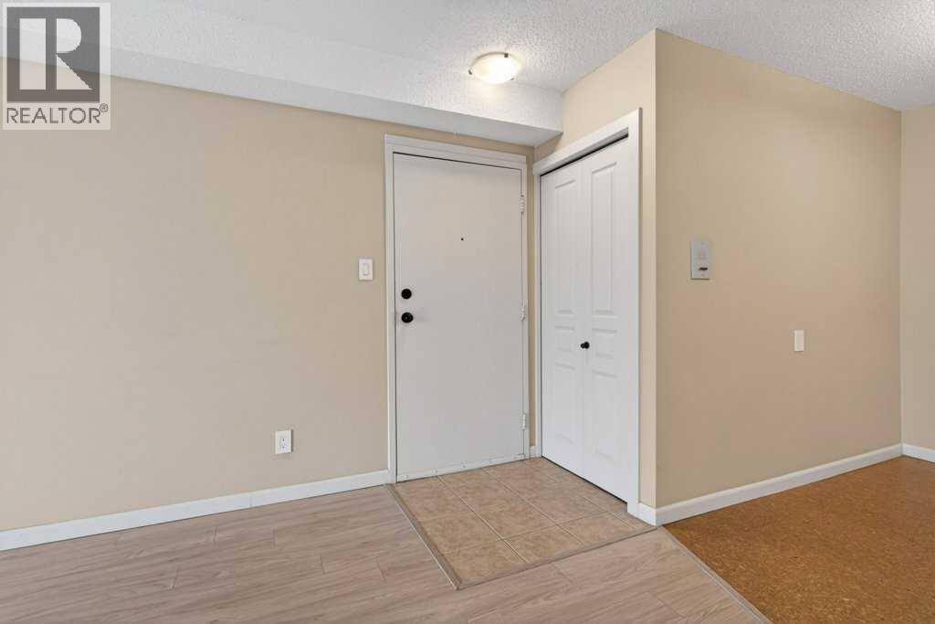 Apartment for Sale in 113, 6400 Coach Hill Road SW|Calgary, Alberta T3H1B8 4