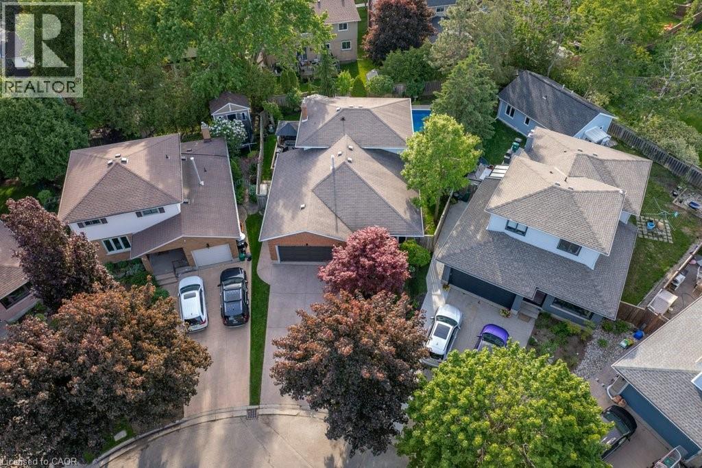 44 WINDERMERE Court, Kitchener, Ontario N2N2W4