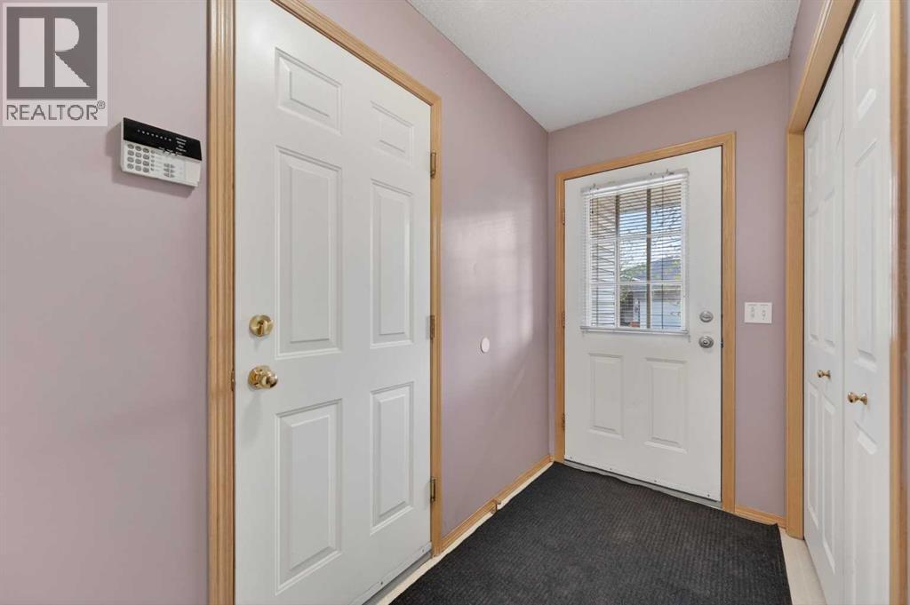 Row / Townhouse for Sale in 33 Harvest Oak Circle NE|Calgary, Alberta T3K4S6 2