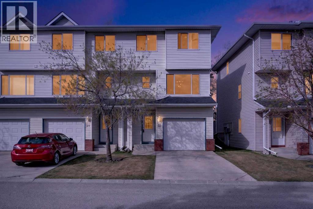 Row / Townhouse for Sale in 33 Harvest Oak Circle NE|Calgary, Alberta T3K4S6
