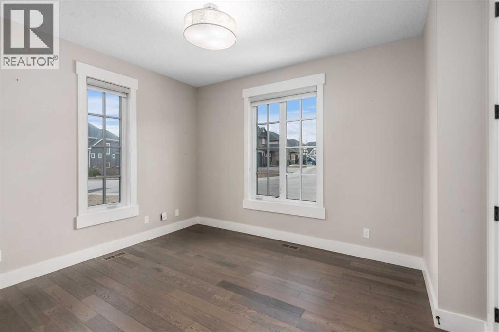 House for Sale in 45 Rockcliff Heights NW|Calgary, Alberta T3G0C7 5