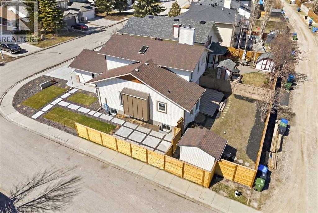 House for Sale in 42 Sunvista Crescent SE|Calgary, Alberta T2X3G2 4