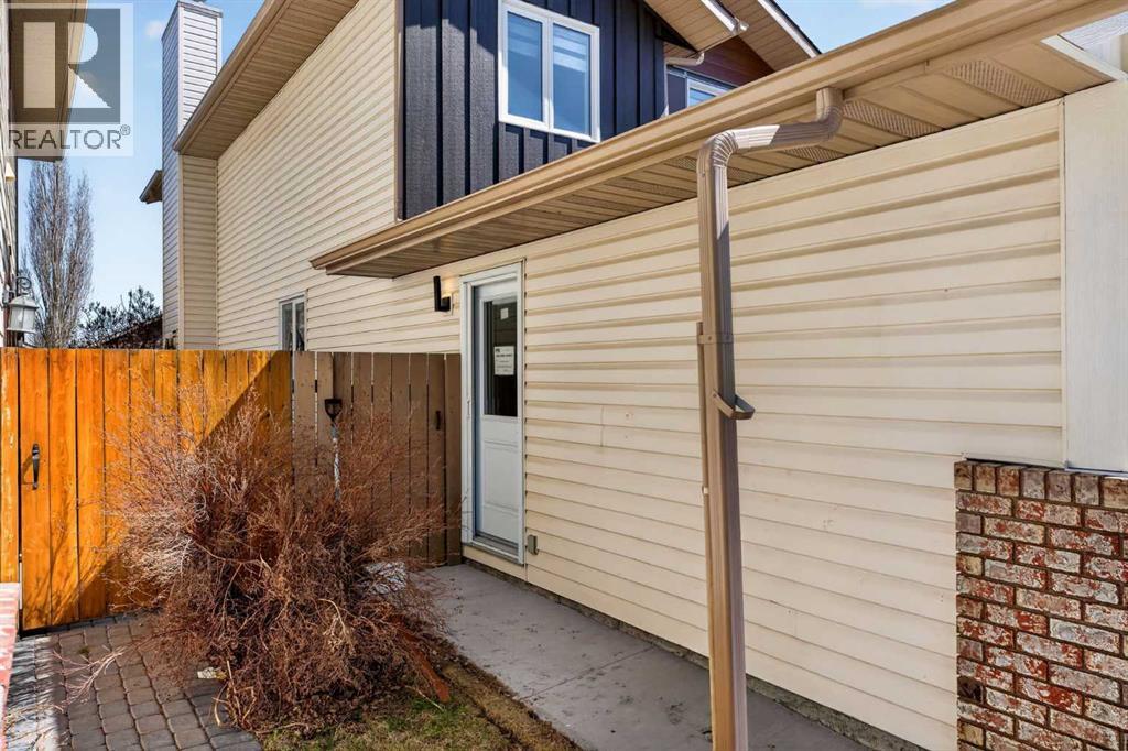 House for Sale in 42 Sunvista Crescent SE|Calgary, Alberta T2X3G2 5