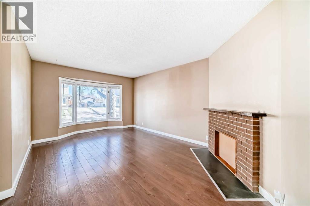 Duplex for Sale in 5 Falchurch Road NE|Calgary, Alberta T3J1G6 4