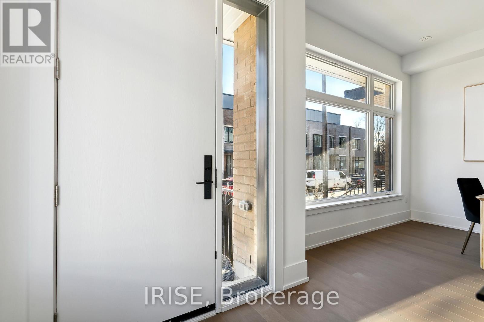 Row / Townhouse for Sale in 55 - 40 LOU PARSONS WAY|Mississauga (Port Credit), Ontario L5H0B2 2