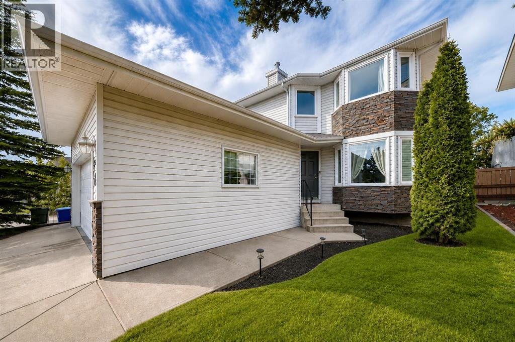 House for Sale in 232 Macewan Ridge Close NW|Calgary, Alberta T3K3A7 2