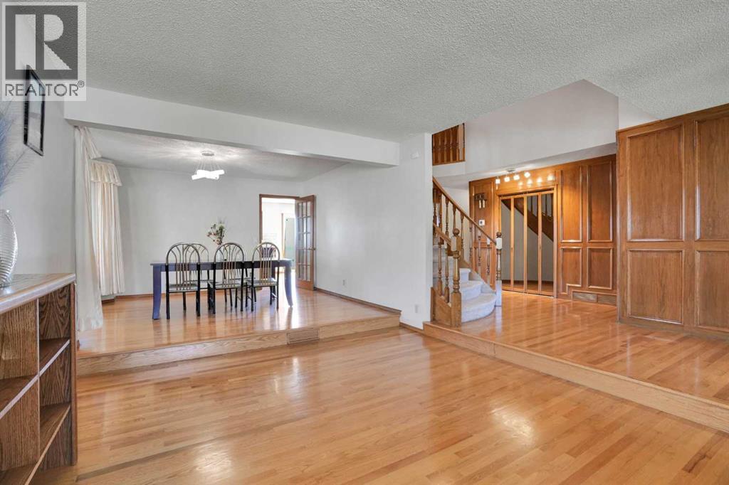 House for Sale in 88 Edelweiss Drive NW|Calgary, Alberta T3A3P6 5
