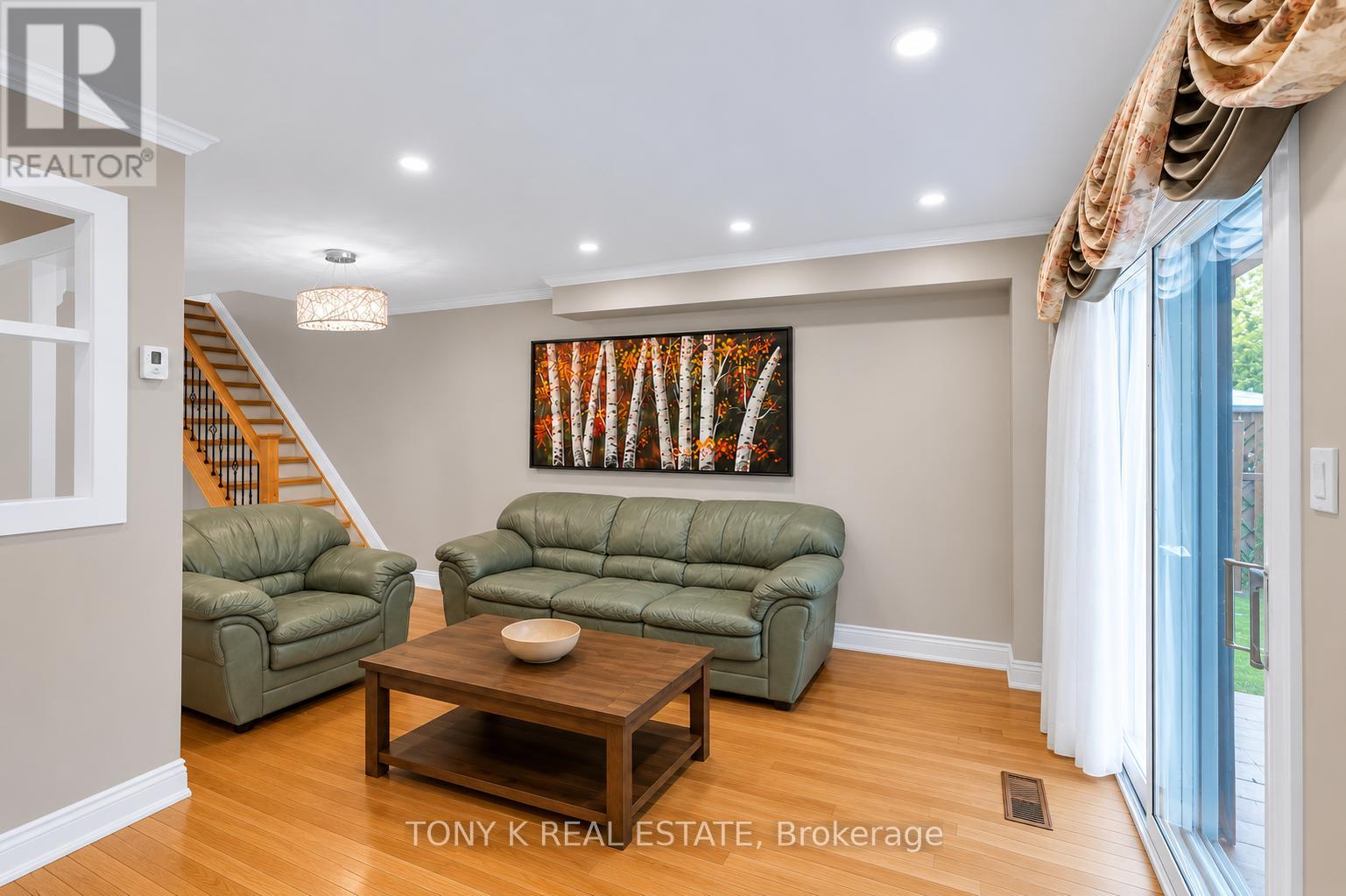 Row / Townhouse for Sale in 21 - 2035 ASTA DRIVE|Mississauga (Cooksville), Ontario L5A3Y2 2