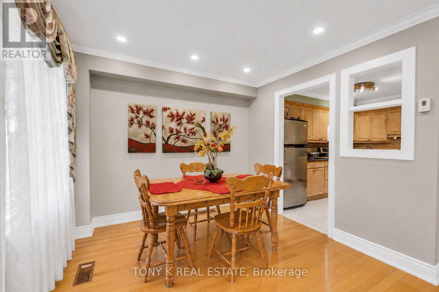Row / Townhouse for Sale in 21 - 2035 ASTA DRIVE|Mississauga (Cooksville), Ontario L5A3Y2 3