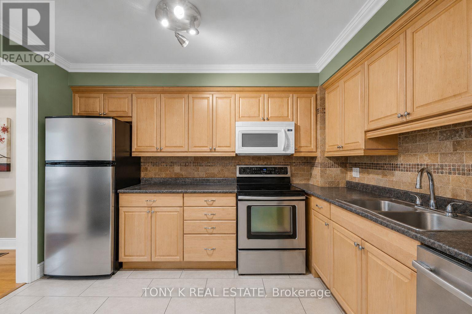 Row / Townhouse for Sale in 21 - 2035 ASTA DRIVE|Mississauga (Cooksville), Ontario L5A3Y2 4