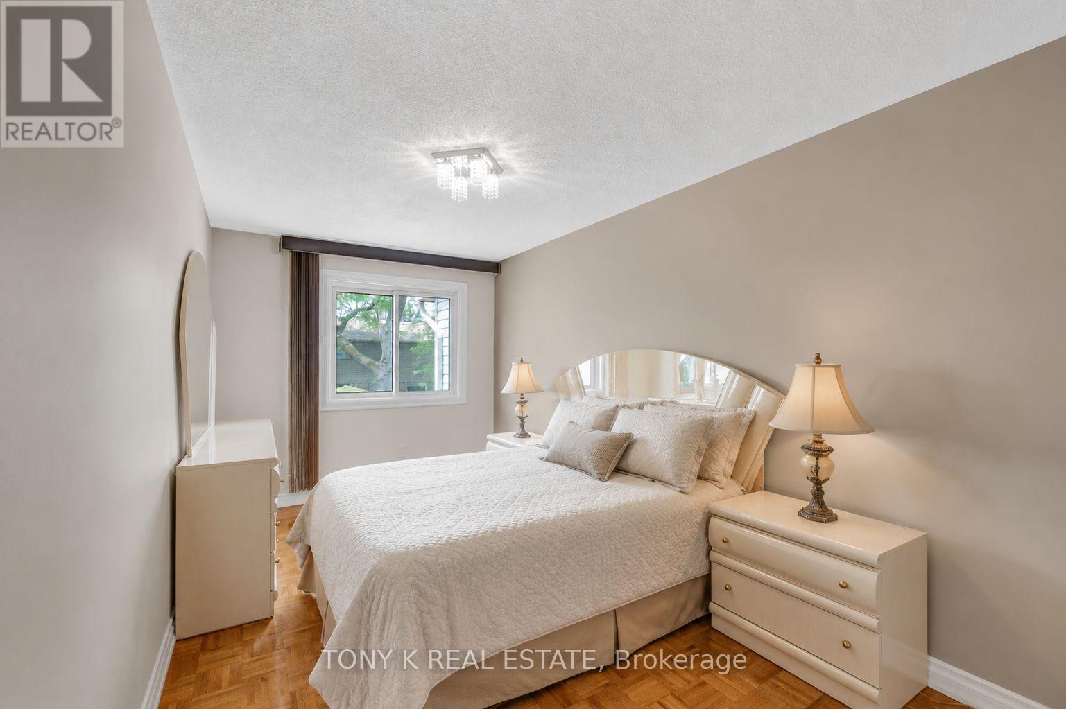 Row / Townhouse for Sale in 21 - 2035 ASTA DRIVE|Mississauga (Cooksville), Ontario L5A3Y2 5