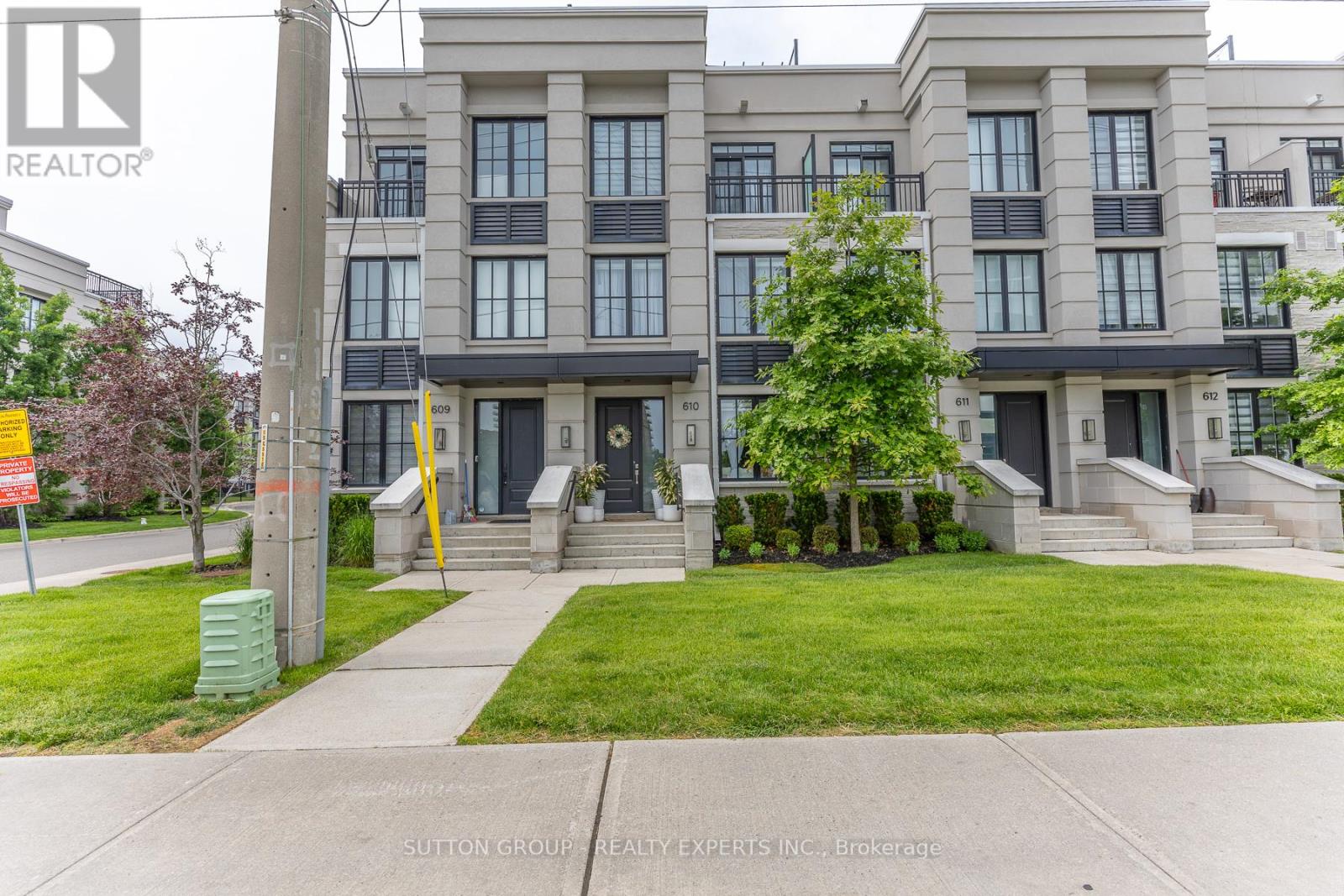Row / Townhouse for Sale in 610 - 1190 CAWTHRA ROAD|Mississauga (Mineola), Ontario L5E0B7 3