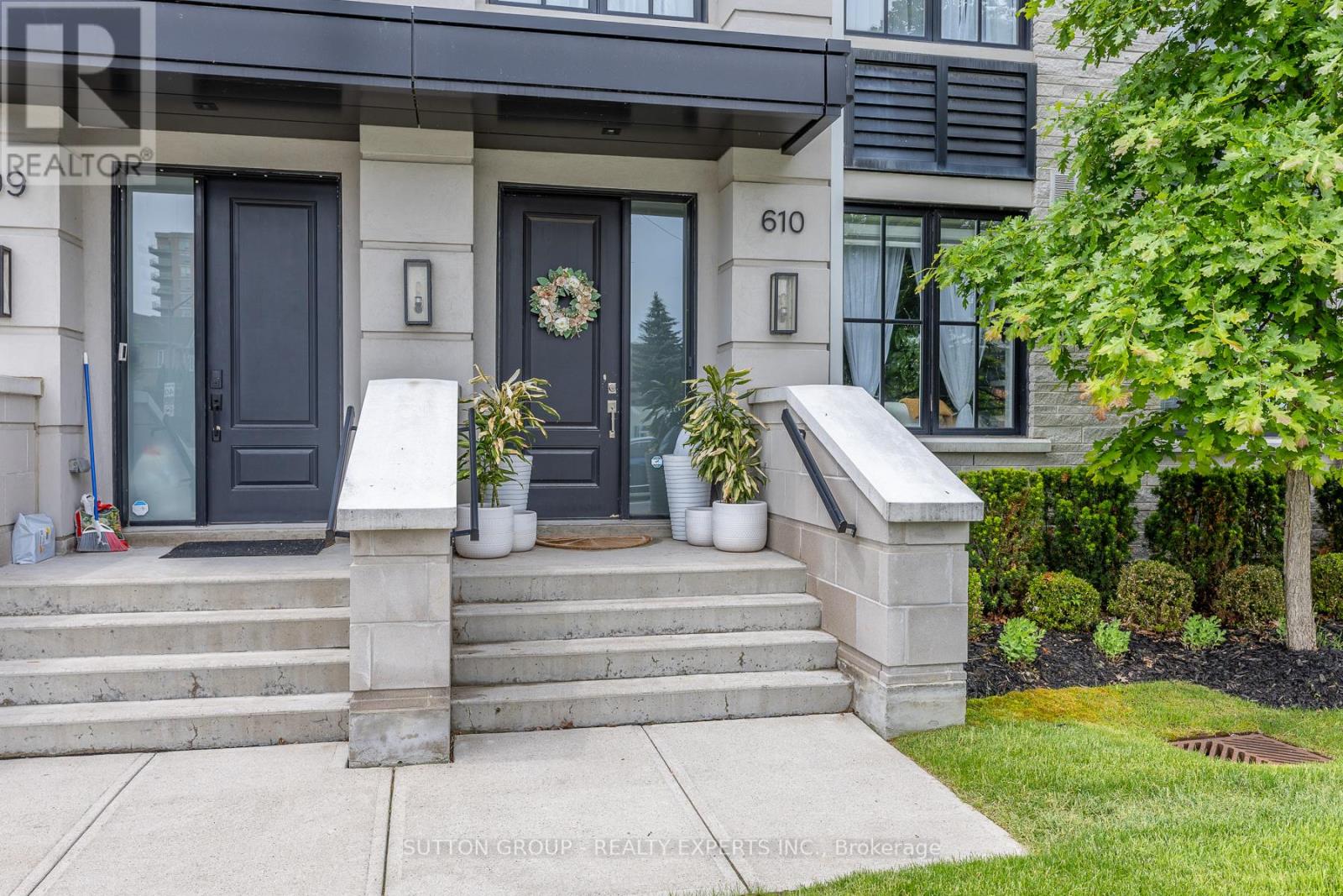 Row / Townhouse for Sale in 610 - 1190 CAWTHRA ROAD|Mississauga (Mineola), Ontario L5E0B7 5