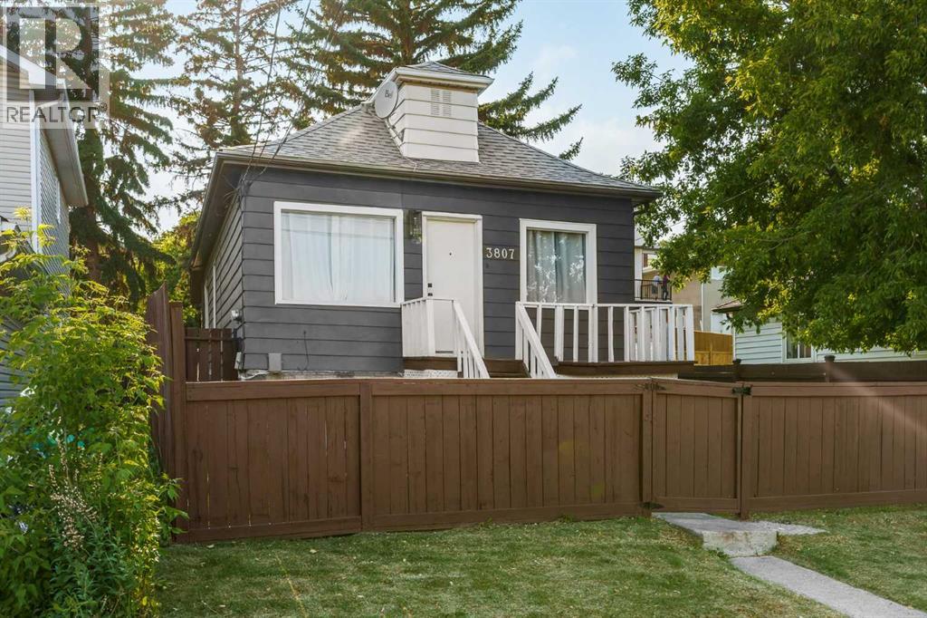 House for Sale in 3807 1 Street NE|Calgary, Alberta T2E3E1
