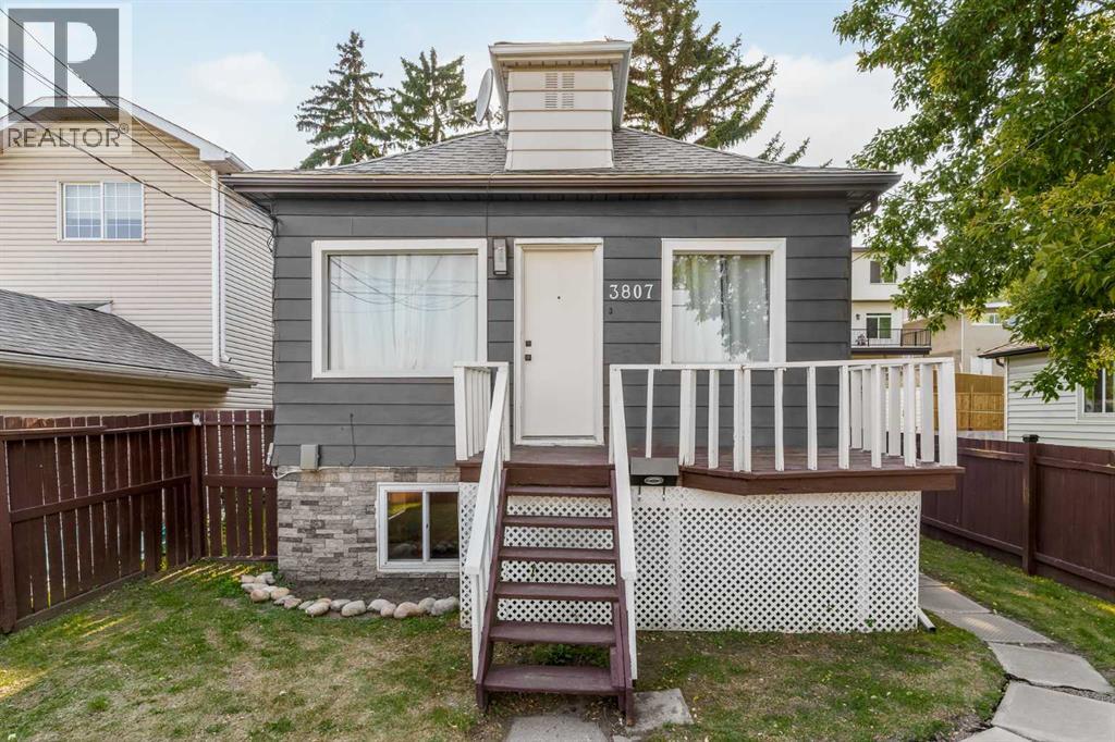 House for Sale in 3807 1 Street NE|Calgary, Alberta T2E3E1 2