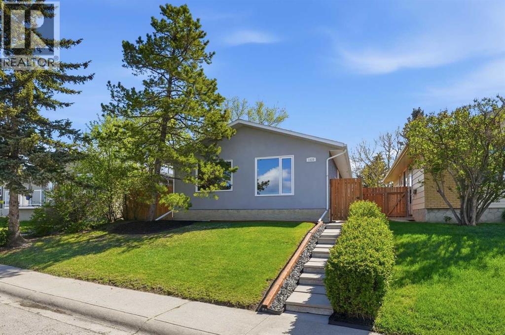 House for Sale in 1420 Marlyn Way NE|Calgary, Alberta T2A3K1