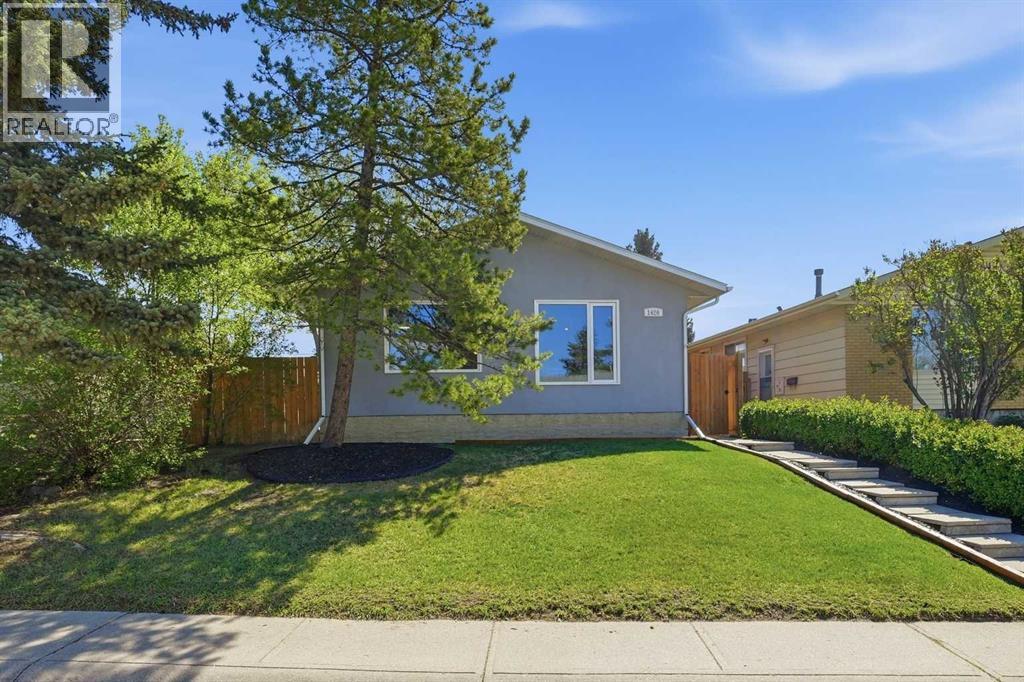 House for Sale in 1420 Marlyn Way NE|Calgary, Alberta T2A3K1 2