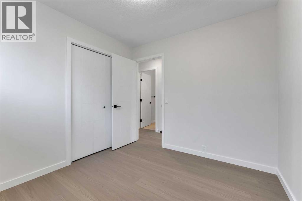卡尔加里 Huntington Hills 5卧3卫平层独立屋｜全翻新｜带分租地下室 - 23