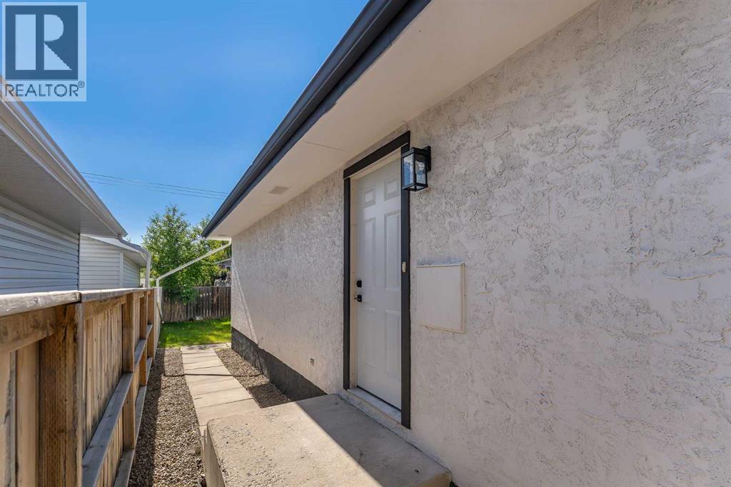 卡尔加里 Huntington Hills 5卧3卫平层独立屋｜全翻新｜带分租地下室 - 24