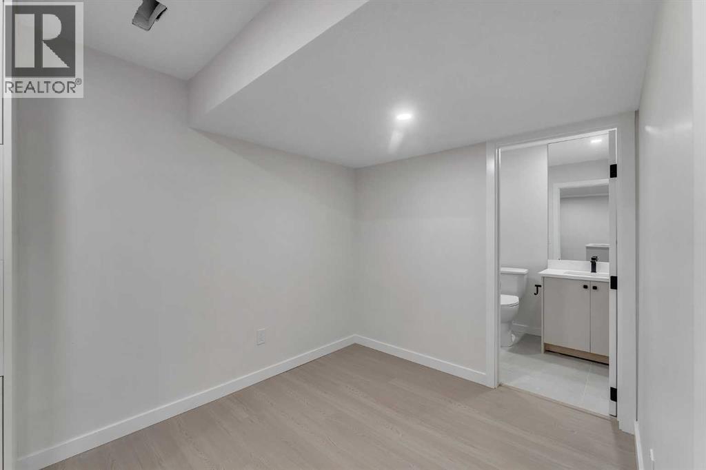 卡尔加里 Huntington Hills 5卧3卫平层独立屋｜全翻新｜带分租地下室 - 30