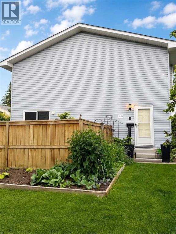 Row / Townhouse for Sale in 11, 4810 40 Avenue SW|Calgary, Alberta T3E1E5