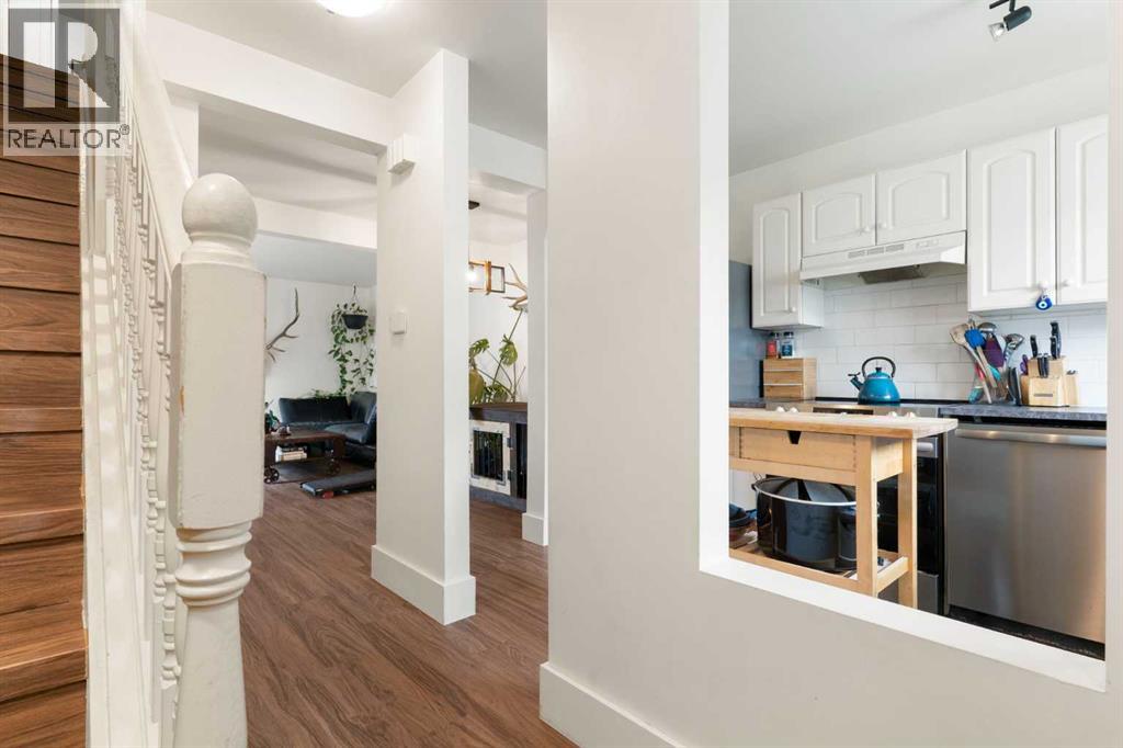 Row / Townhouse for Sale in 11, 4810 40 Avenue SW|Calgary, Alberta T3E1E5 5