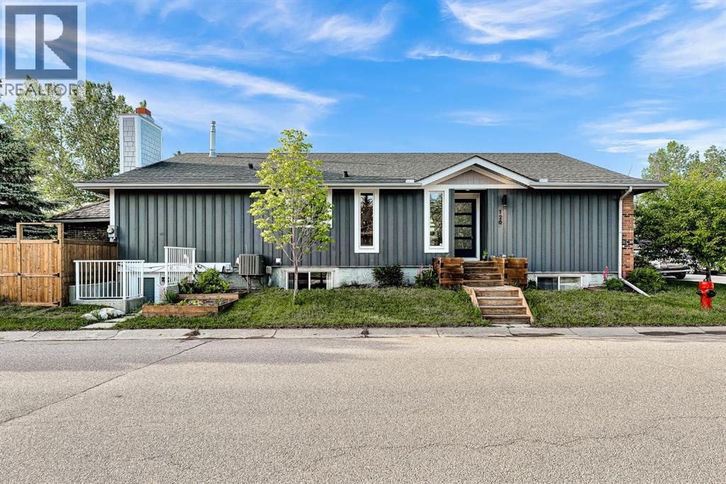 House for Sale in 120 Woodbrook Close SW|Calgary, Alberta T2W4E9 2