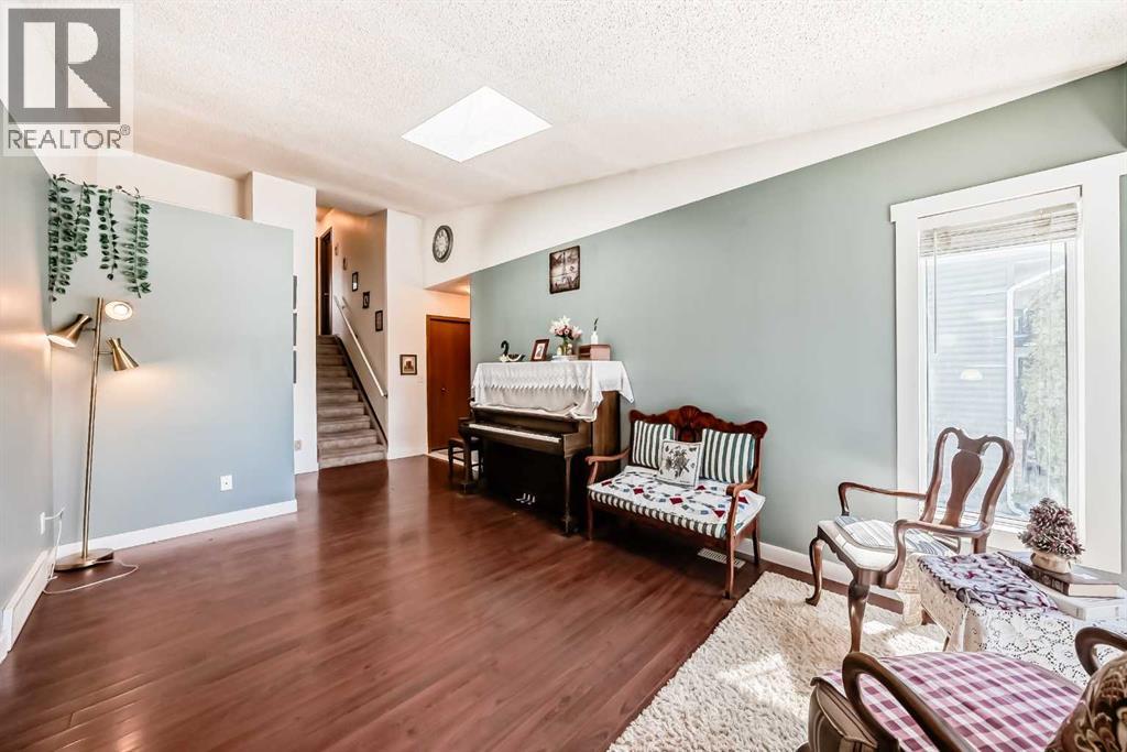 House for Sale in 216 Hawkwood Boulevard NW|Calgary, Alberta T3G3E8 5