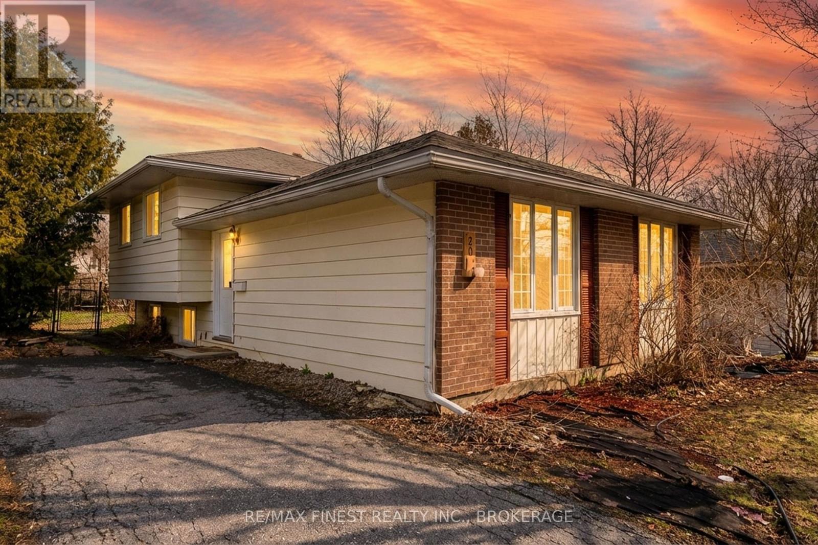 20 FOSTER STREET, Kingston (Central City West), Ontario K7M6L6