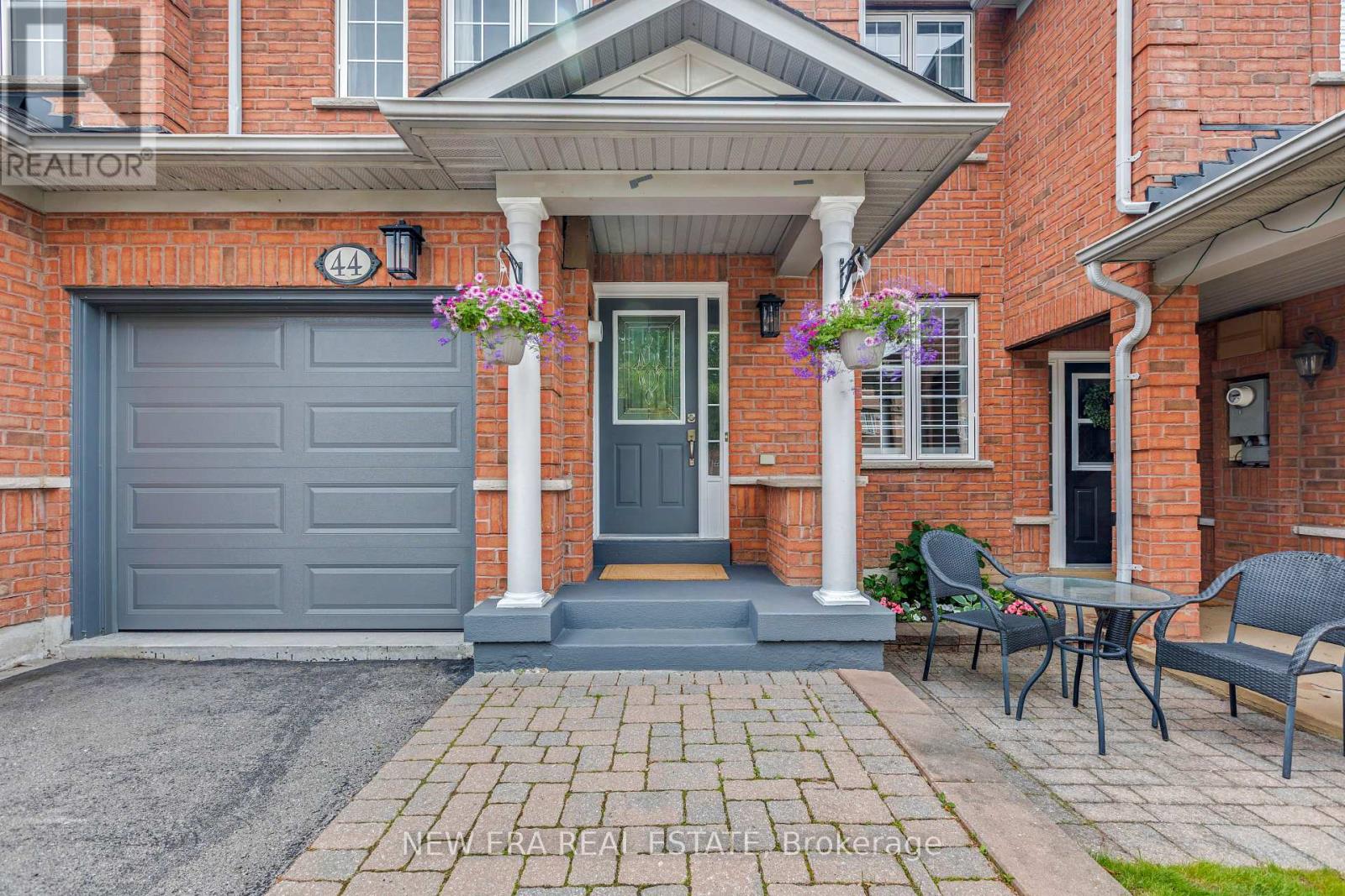 44 MILLCLIFF CIRCLE, Aurora (Aurora Grove), Ontario L4G7N7