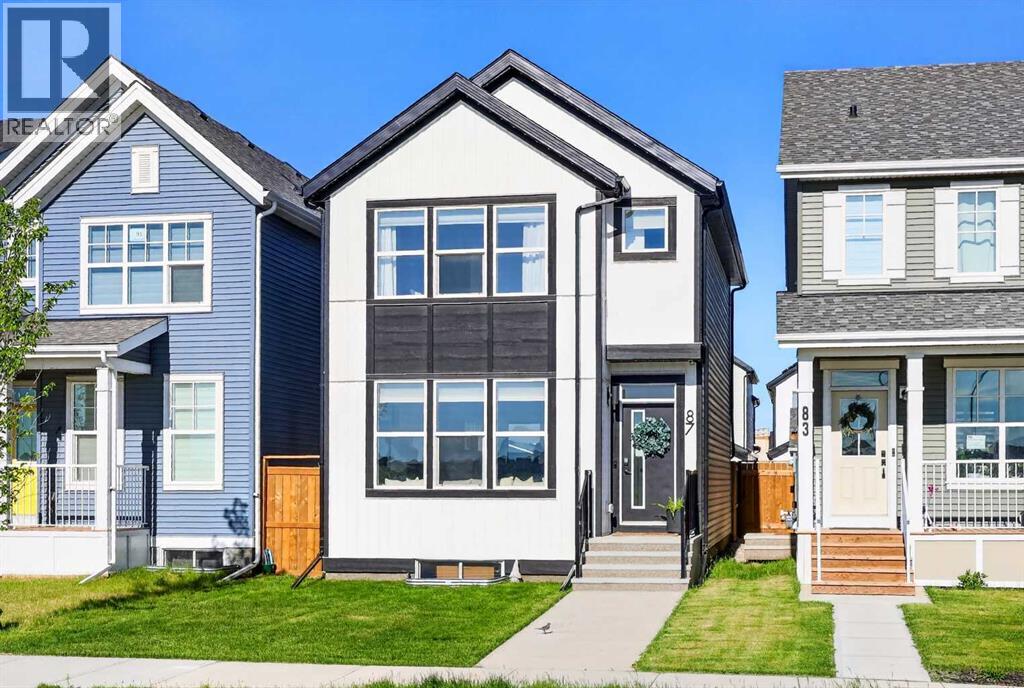 House for Sale in 87 Heirloom Boulevard SE|Calgary, Alberta T3S0H2