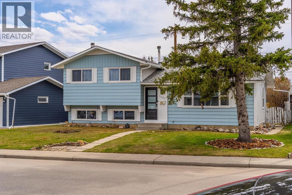 House for Sale in 5207 5 Avenue SE|Calgary, Alberta T2A4X9 2