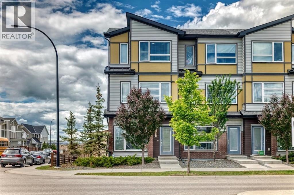 Row / Townhouse for Sale in 107 Lucas Boulevard NW|Calgary, Alberta T3P1H8