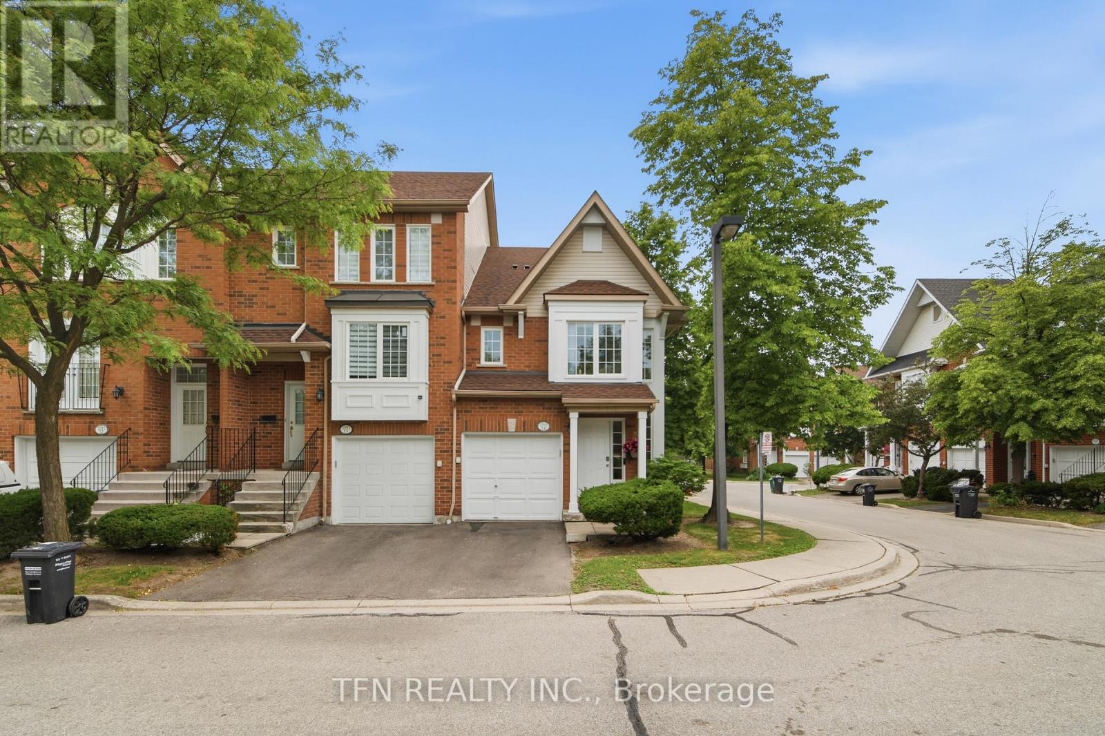 Row / Townhouse for Sale in 14 - 1591 SOUTH PARADE COURT|Mississauga (East Credit), Ontario L5M6G1