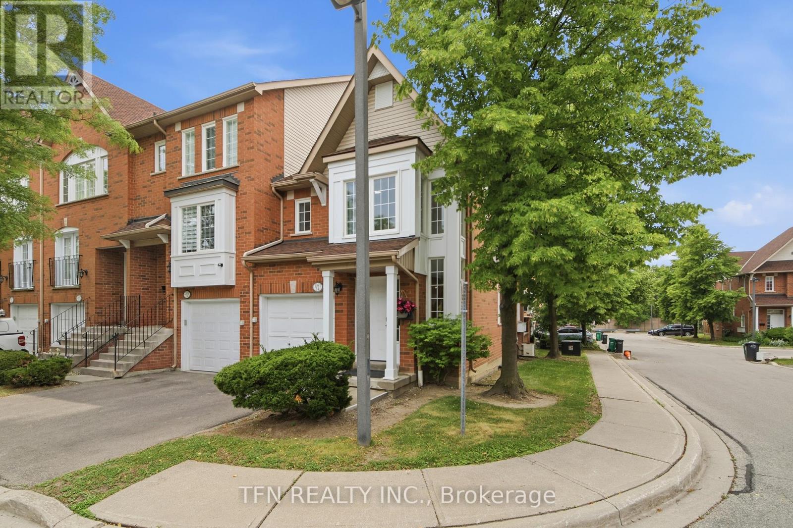 Row / Townhouse for Sale in 14 - 1591 SOUTH PARADE COURT|Mississauga (East Credit), Ontario L5M6G1 2