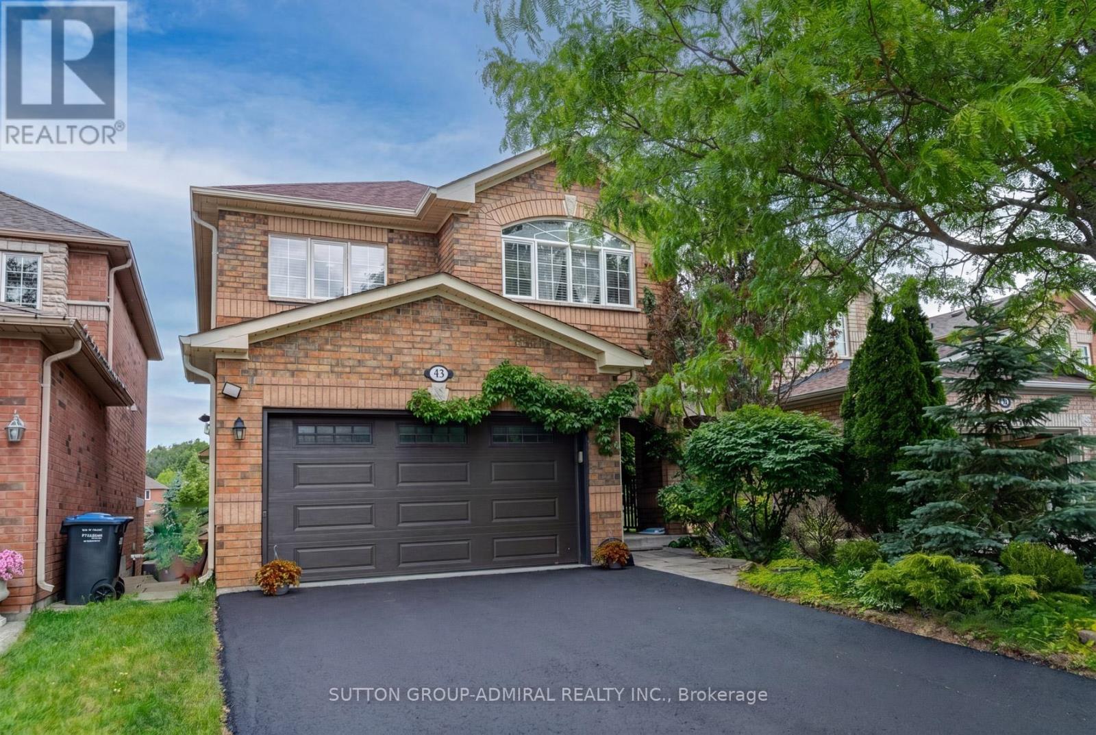 43 CRESTRIDGE DRIVE