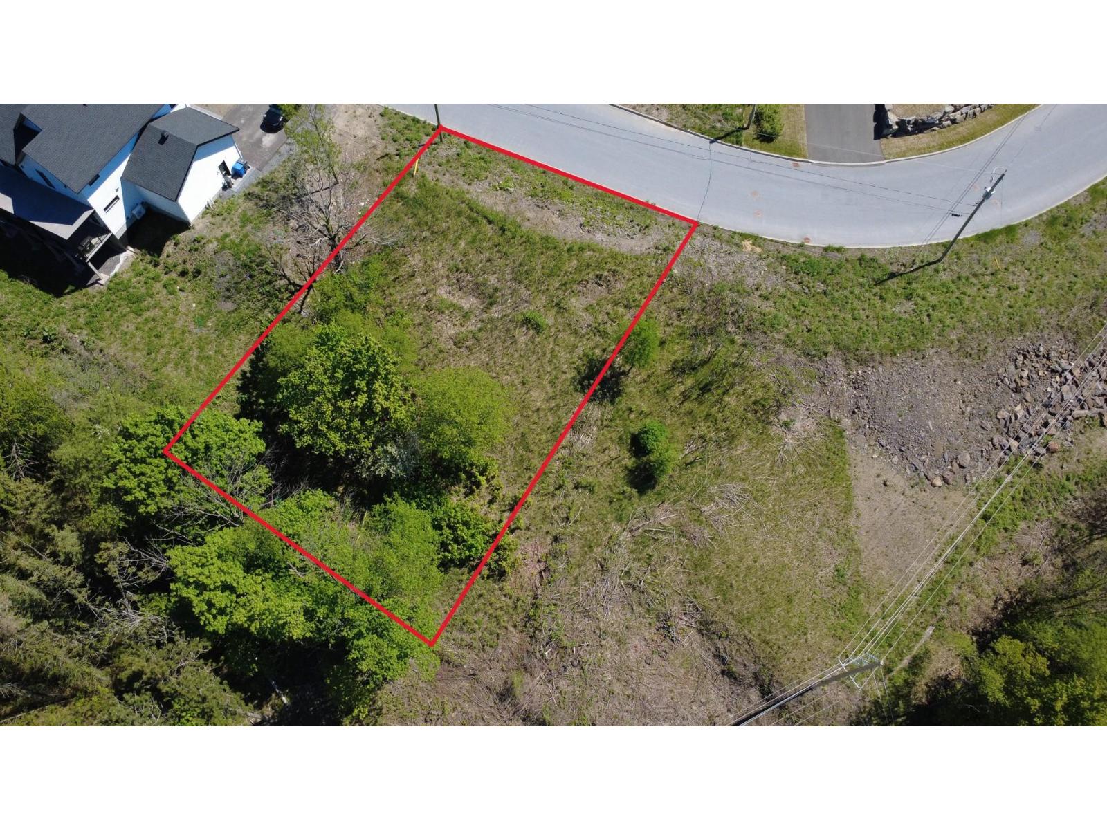 Rue de Sweetsburg, Cowansville, Quebec J2K3X5