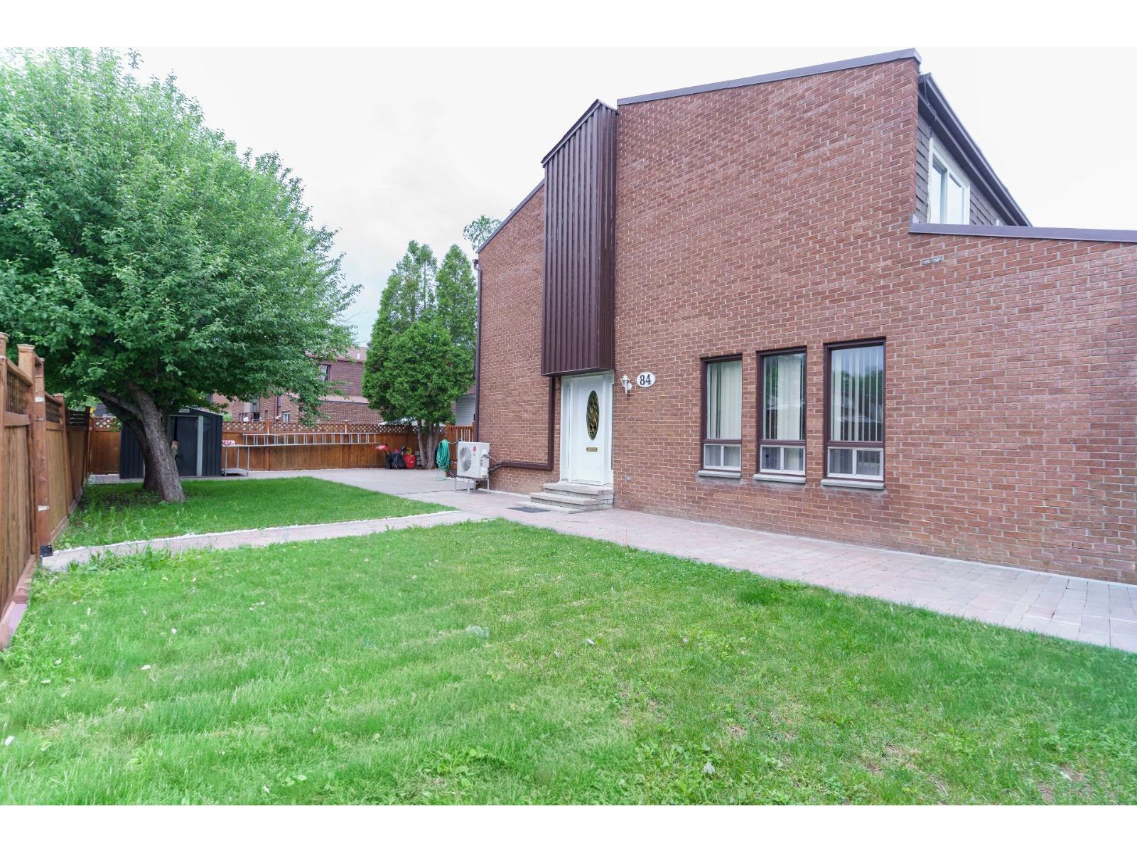 84 Rue Davignon, Dollard-des-Ormeaux, Quebec H9B2H1