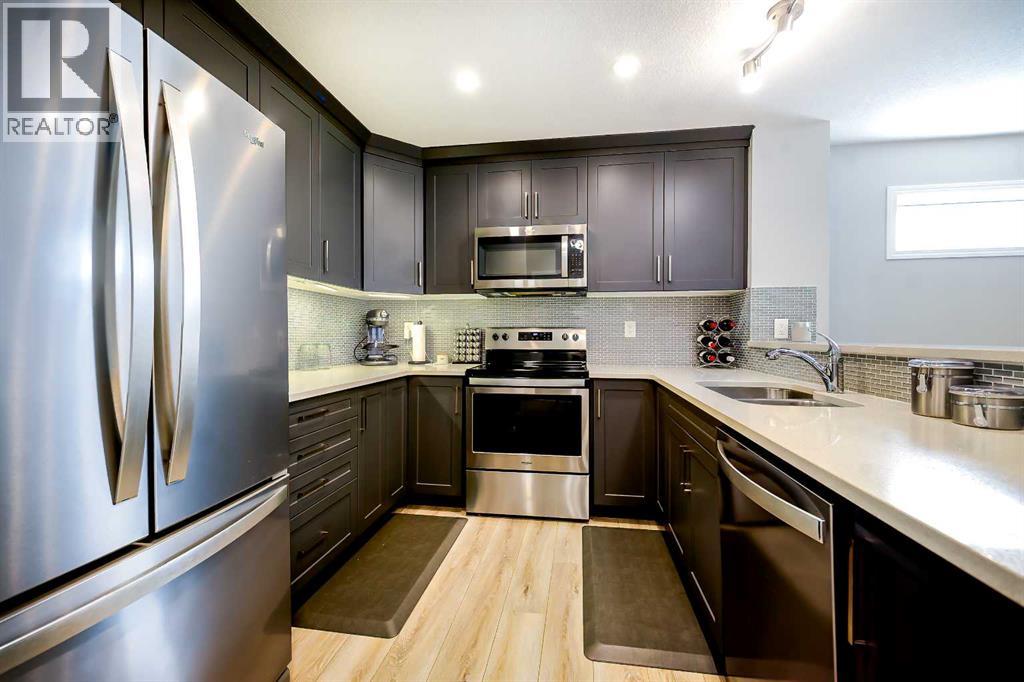 Duplex for Sale in 1460 Carrington Boulevard NW|Calgary, Alberta T3P0Y7 3