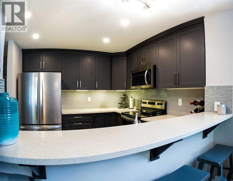 Duplex for Sale in 1460 Carrington Boulevard NW|Calgary, Alberta T3P0Y7 4
