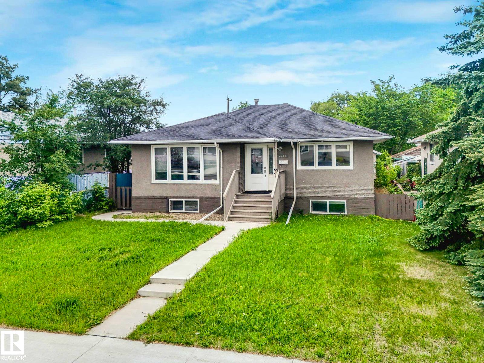 For sale: 12241 54 ST NW, Edmonton, Alberta T5W3N6 - E4493373
