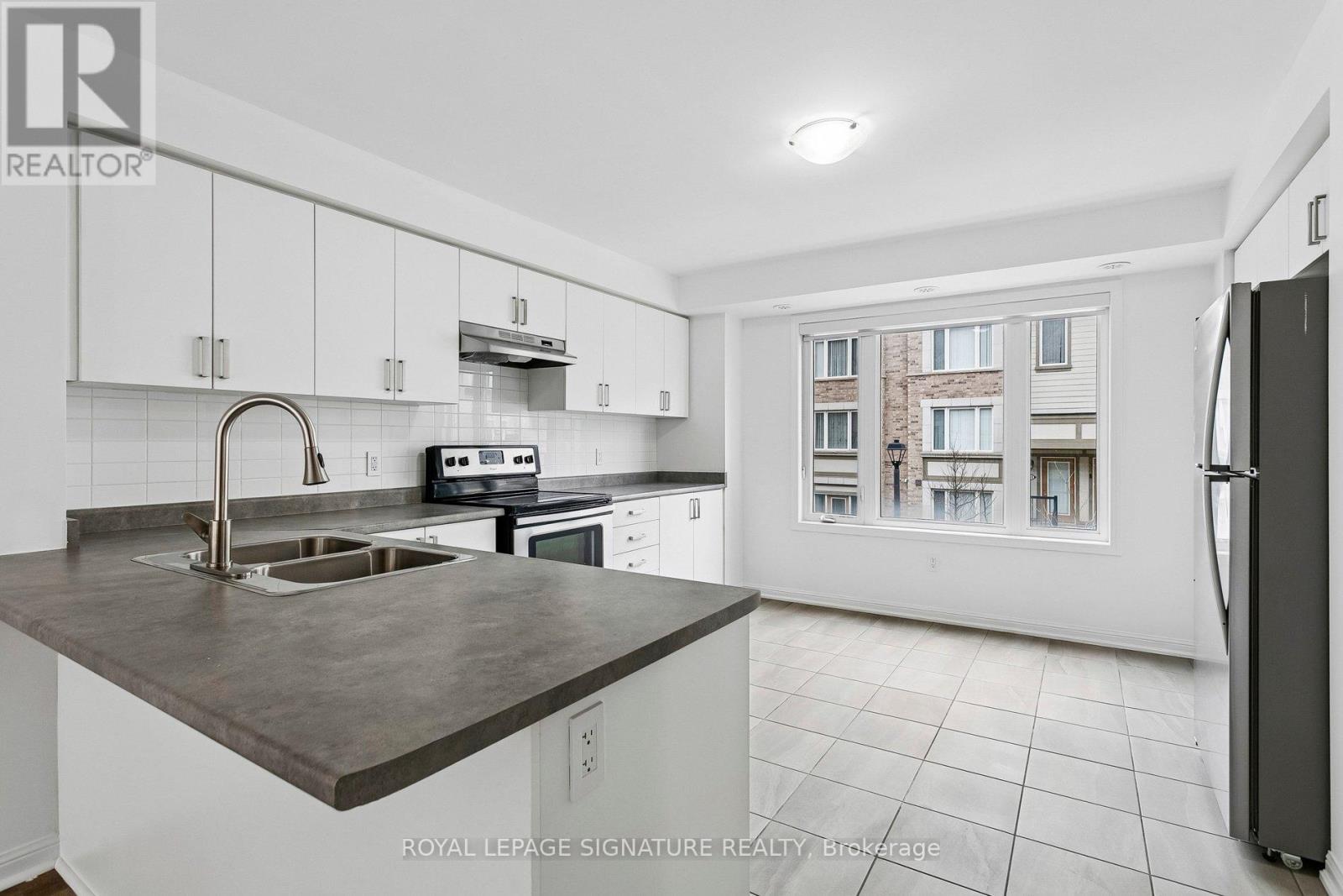 Row / Townhouse for Sale in 136 - 1 BECKENROSE COURT|Brampton (Bram West), Ontario L6Y6G2 4